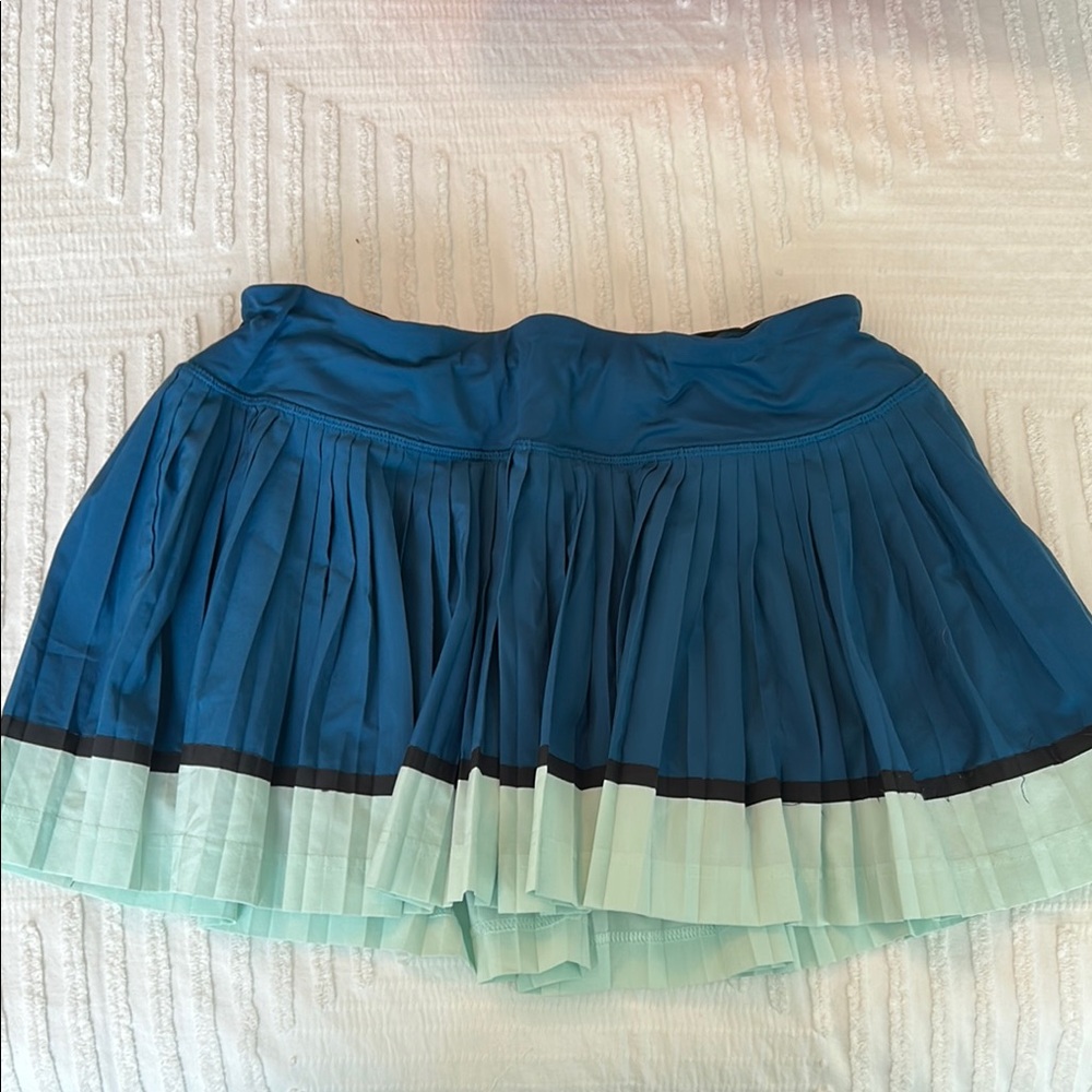 Lululemon size 8 Mini Bubble Skirt with built in shorts